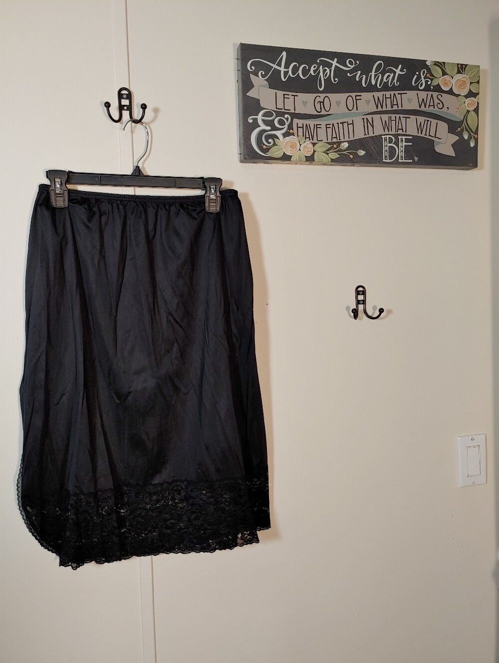 In Great Condition Vanity Fair Size Large Black Sexy Half Slip